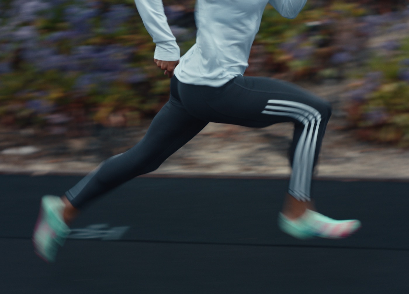 Runner doing a forward lunge during an outdoor workout